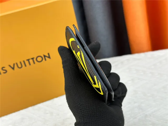 Louis Vuitton Noir Jaune Textura Epi Cuir Monogramme Circular Bold Porte-monnaie Court 15