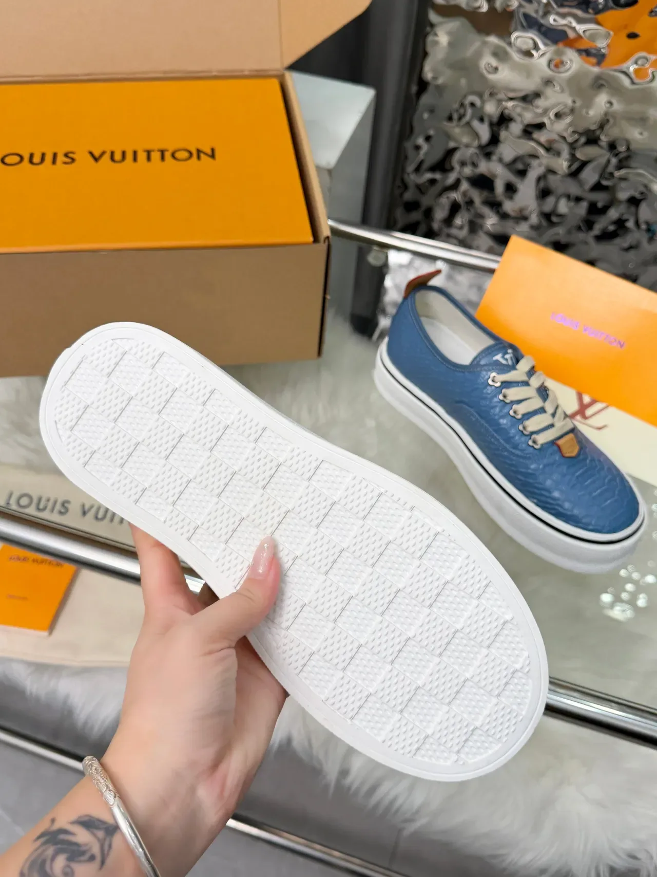 Sneakers Louis Vuitton plateforme bleu Croc-Embossed 2