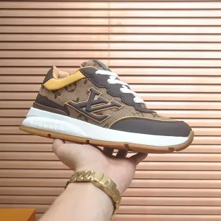 Louis Vuitton Marrón Beige Monograma Lona Oversized LV Logo Lifestyle Sneakers