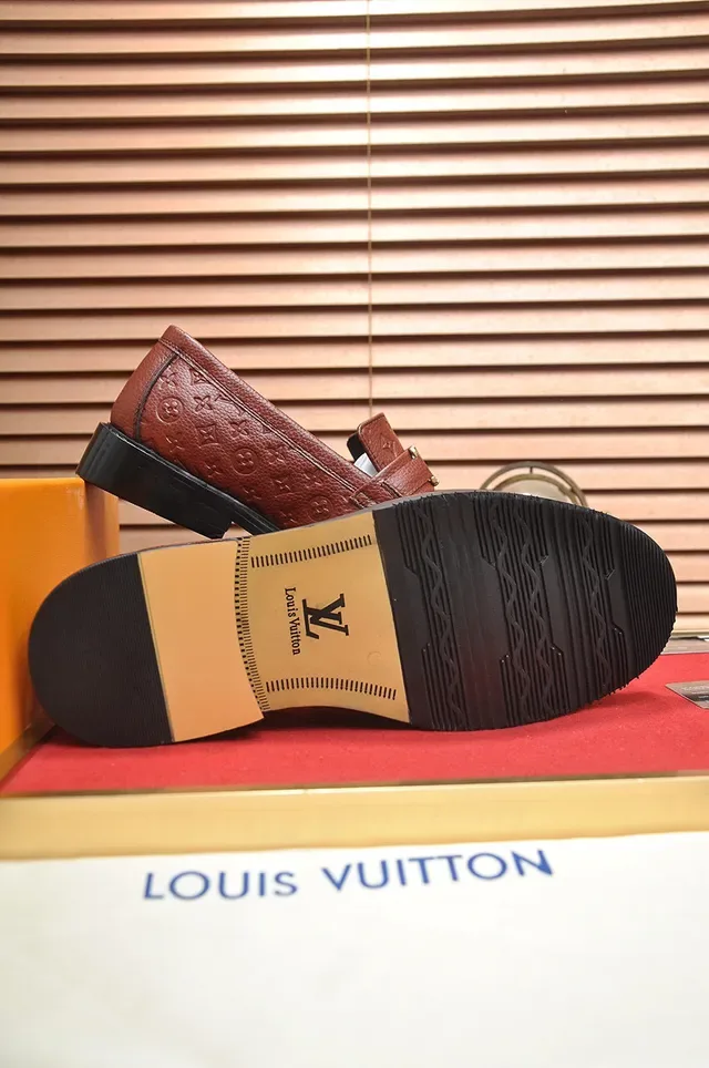 Louis Vuitton Marrom Preto Monogram-Embossed Couro Dourado Fivela LV Mocassim 5