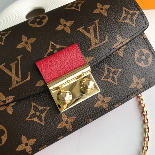 Louis Vuitton bolso con cadena canvas con monograma marrón rojo con acento de cuero 8