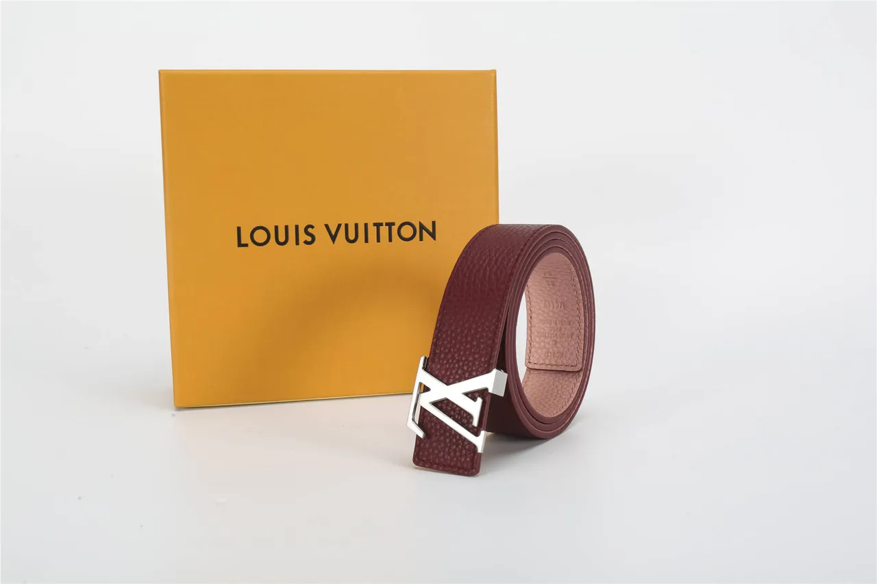 Louis Vuitton বার্গান্ডি বেইজ দানাযুক্ত আন্তঃসংযুক্ত এলভি বাকেল চামড়ার বেল্ট 3