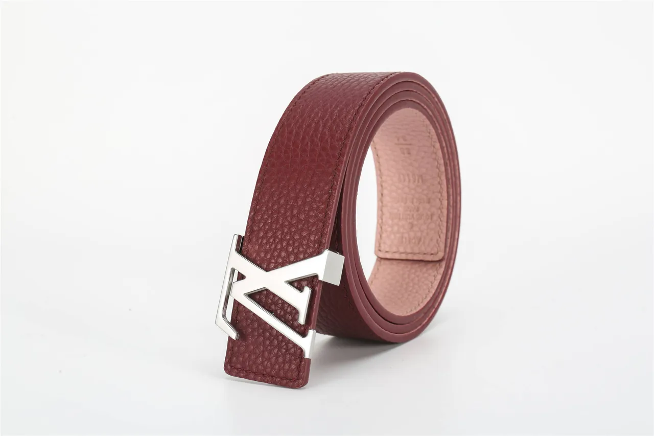 Louis Vuitton বার্গান্ডি বেইজ দানাযুক্ত আন্তঃসংযুক্ত এলভি বাকেল চামড়ার বেল্ট 4