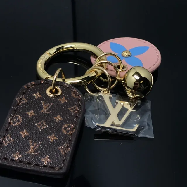 Louis Vuitton حامل التشام للمفاتيح بني وردي جلد مونوغرام ديسك زهري حافظة الهاتف 3