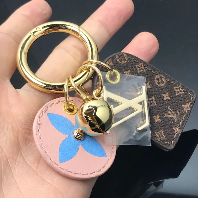 Louis Vuitton حامل التشام للمفاتيح بني وردي جلد مونوغرام ديسك زهري حافظة الهاتف 4