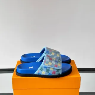 Louis Vuitton حزام مربّع أزرق نعال
