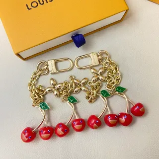 سوار Louis Vuitton Cherry Charm أحمر سلسلة ذهبية تشارت إيمل
