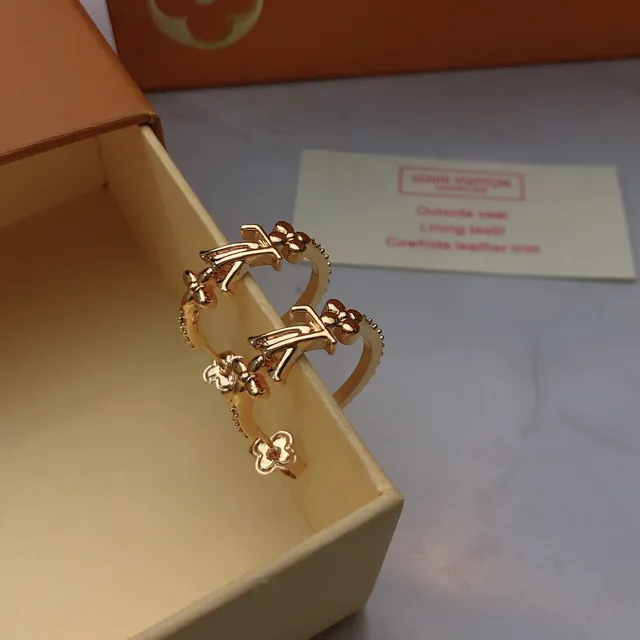 Louis Vuitton motivo floral aretes de aro dorados 8