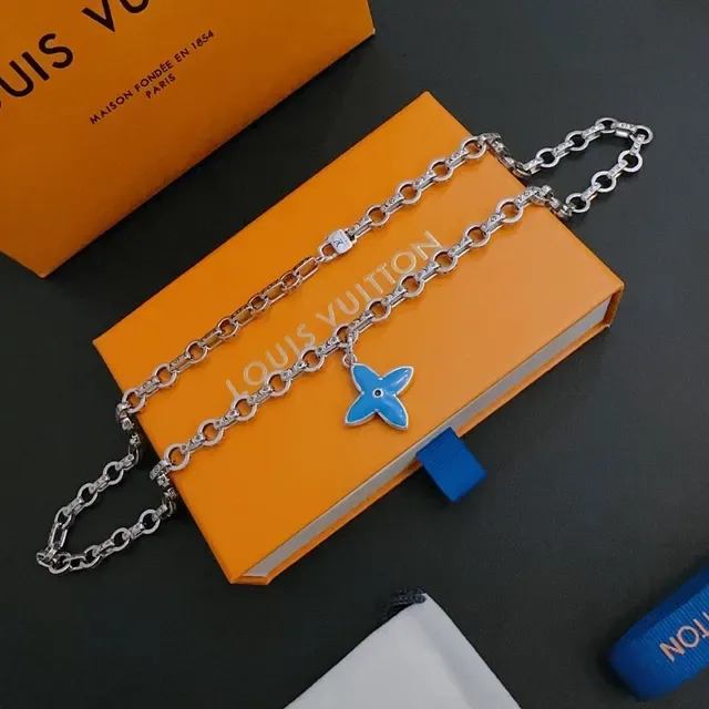 Colar Louis Vuitton Pingente Floral Corrente de Elos Azul Prata Flor Esmaltada 3