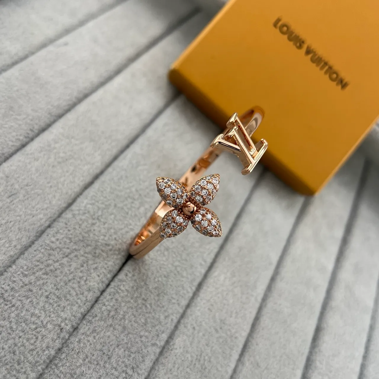 Louis Vuitton ফুল এবং মোনোগ্রাম রিং সোনা রূপা Pavé-Set ফ্লোরাল মোটিফ ওপেন-ব্যান্ড অক্ষর রিং 3