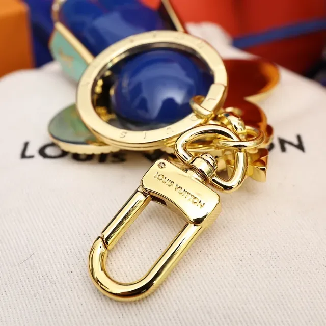 Louis Vuitton Broche avec Charm de Fleur Porte-clés en Or et Cristal Bleu 5