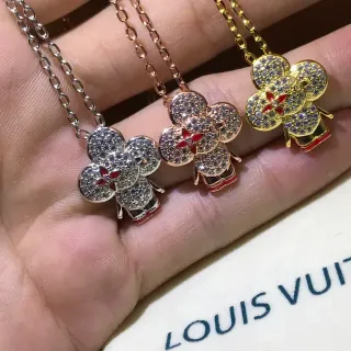 Louis Vuitton Colar Floral Pendente de Flor em Ouro Cristais Pavé Detalhes Esmaltados em Vermelho