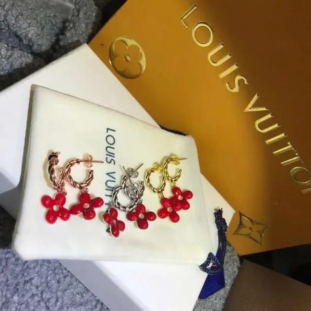 Louis Vuitton Motif Flor Rojo Dorado Hoops Metal Trenzado Charms Esmaltados Aretes 3