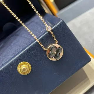 Colar Louis Vuitton Corrente Curb Dourada Preta Pingente Trébol de Quatro Folhas