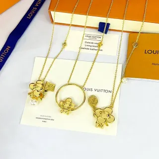 Colares Louis Vuitton com Monograma Floral e Pérolas em Dourado