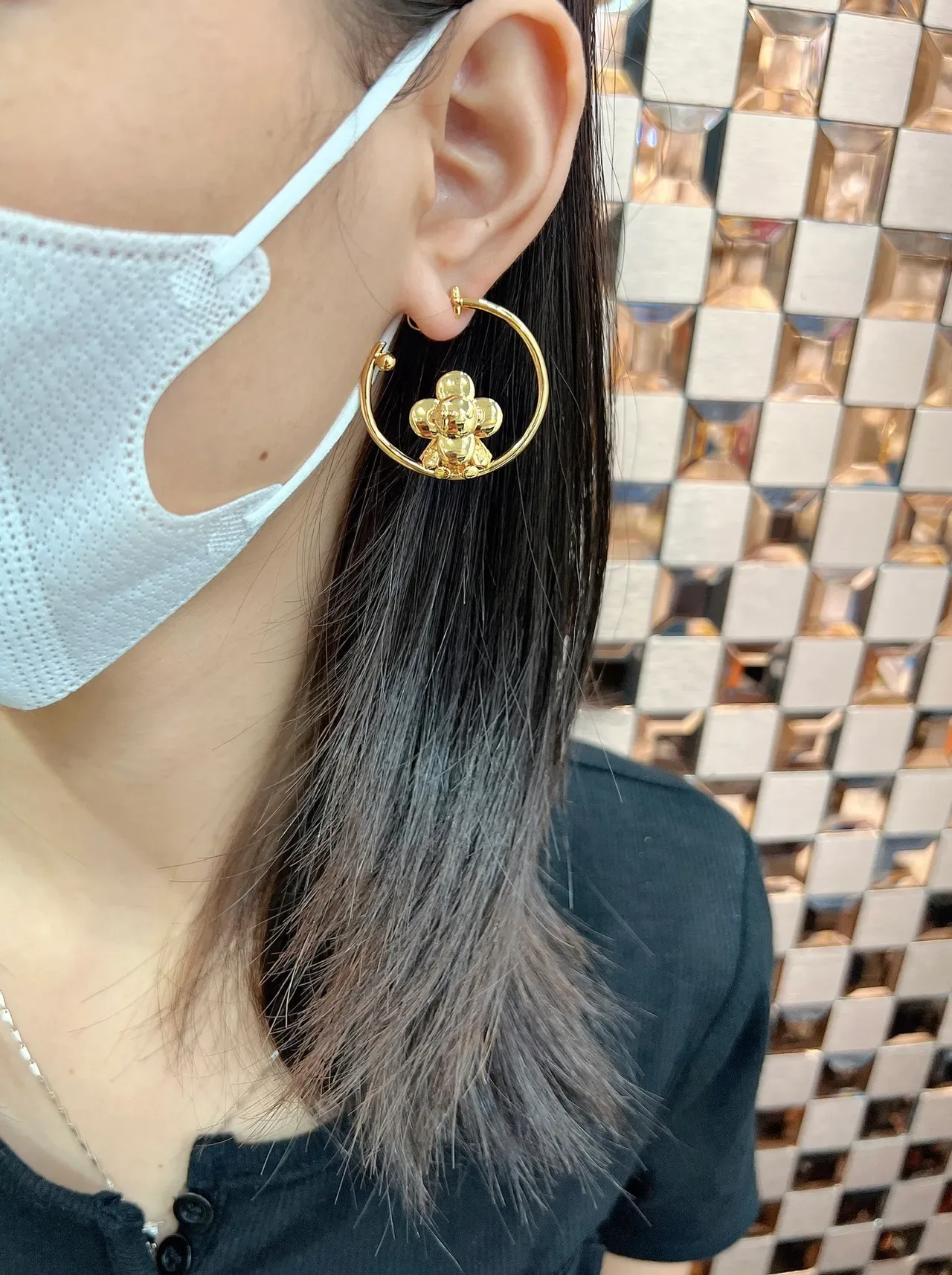 路易威登金色花卉印花珍珠吊坠项链 3