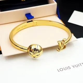 Louis Vuitton ذهبي اللون كرة زهرية LV Clasp سوار
