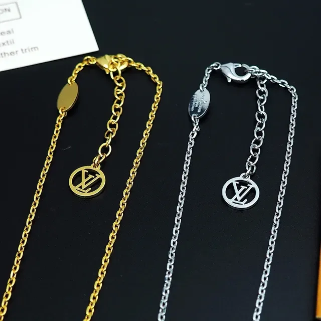 Colar Louis Vuitton Corrente Transparente com Pingente Floral de Cristal Dourado 6