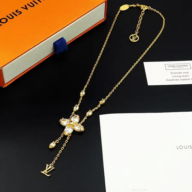Colar Louis Vuitton Corrente Transparente com Pingente Floral de Cristal Dourado 10