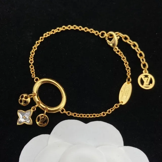 لويس فتون أقراط ذهبية شفافة بـ charm معلقة 3