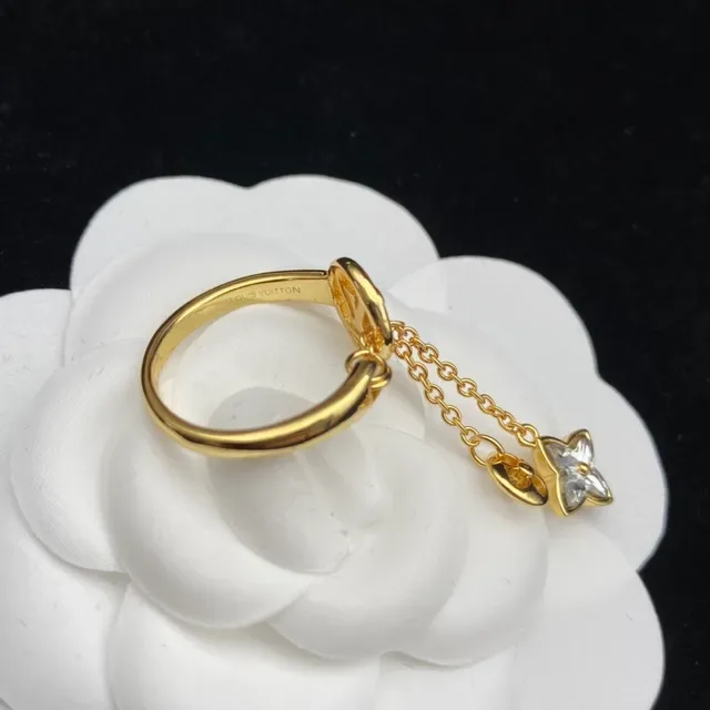 لويس فتون أقراط ذهبية شفافة بـ charm معلقة 8