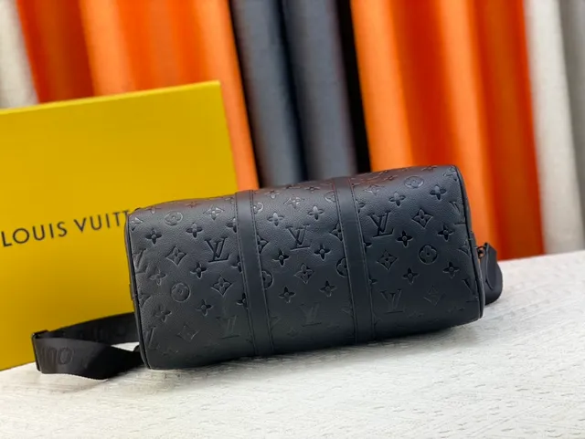 Louis Vuitton Keepall Boston काली एम्बॉस्ड मोनोग्राम चमड़े की डफल बैग 5