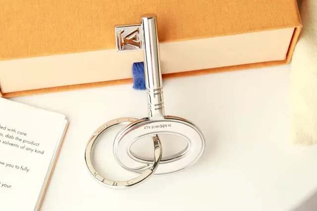 Louis Vuitton Key Holder Silver-Tone Metal Jewelry 3