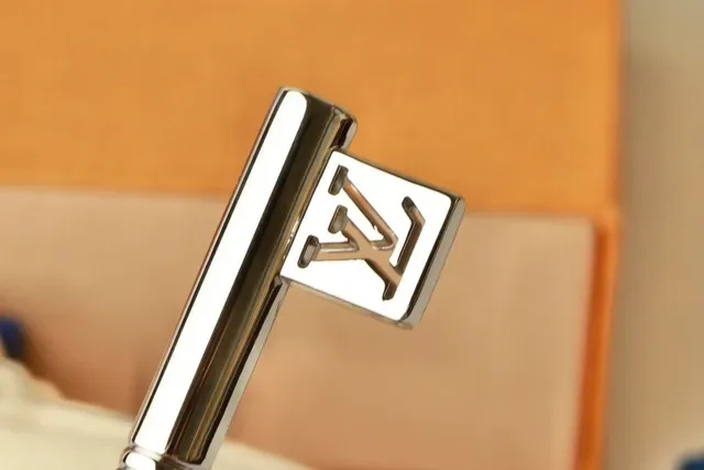 Louis Vuitton Key Holder Silver-Tone Metal Jewelry 7