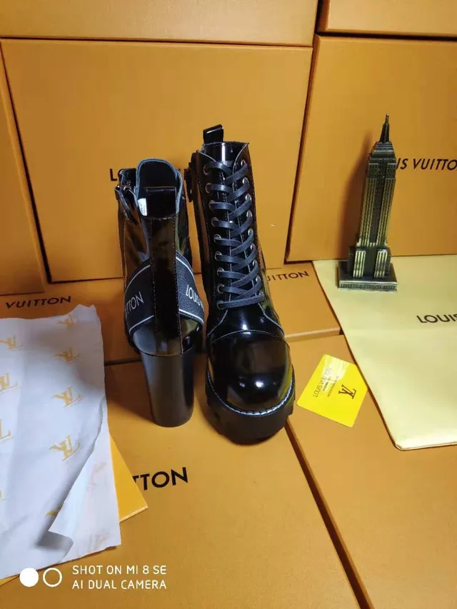 Louis Vuitton Le Cagole 黑色漆皮踝靴 2