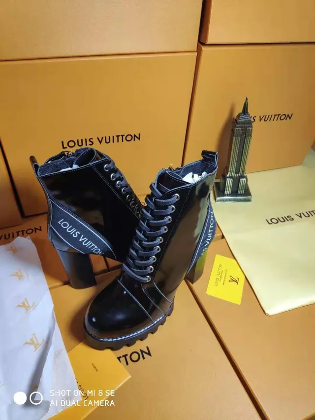 Louis Vuitton Le Cagole 黑色漆皮踝靴 3