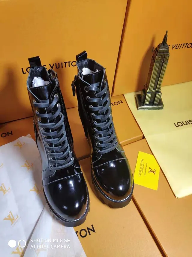 Louis Vuitton Le Cagole 黑色漆皮踝靴 4