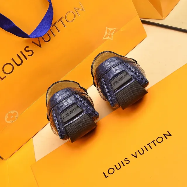 Louis Vuitton لوفر بحري ذهبي جلد مطبوع تمساح معدني مشبك LV Twist لوفر 2