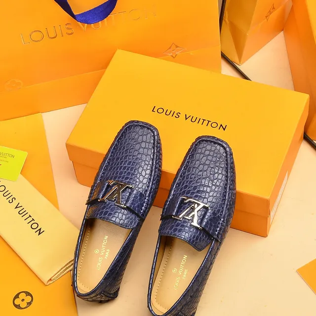 Louis Vuitton لوفر بحري ذهبي جلد مطبوع تمساح معدني مشبك LV Twist لوفر 3