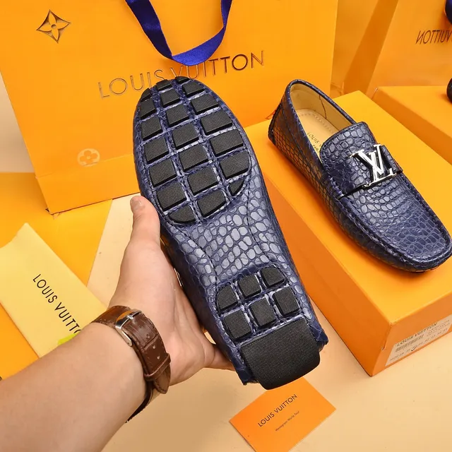 Louis Vuitton لوفر بحري ذهبي جلد مطبوع تمساح معدني مشبك LV Twist لوفر 4
