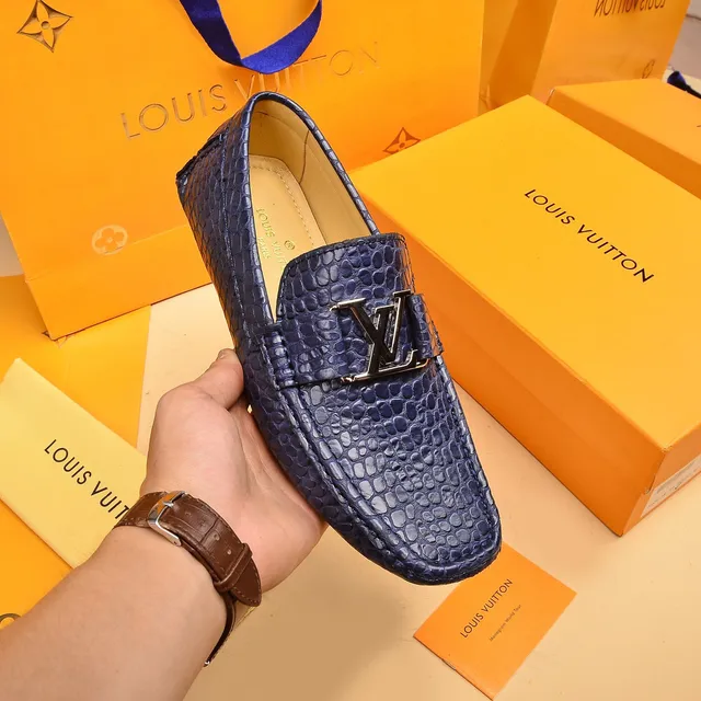 Louis Vuitton لوفر بحري ذهبي جلد مطبوع تمساح معدني مشبك LV Twist لوفر 6