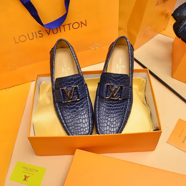 Louis Vuitton لوفر بحري ذهبي جلد مطبوع تمساح معدني مشبك LV Twist لوفر 8