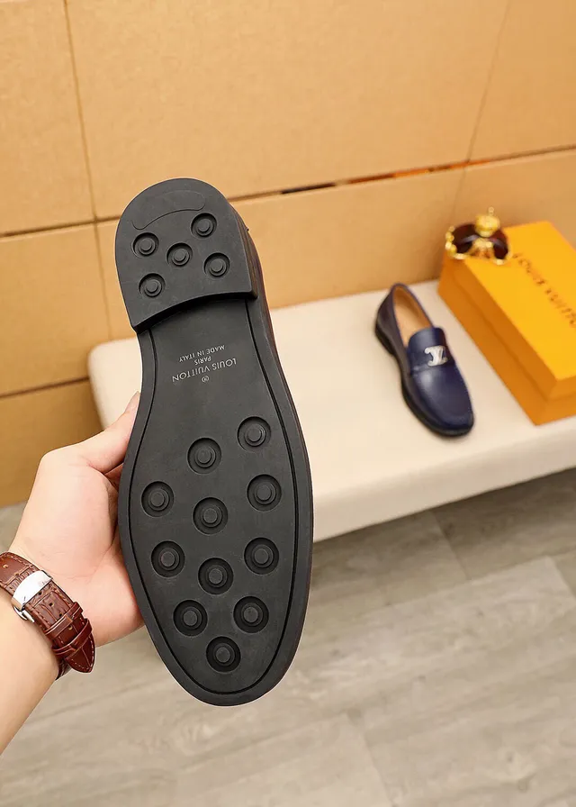 Louis Vuitton Mocasin Marino Cuero Patentado LV Buckle 2