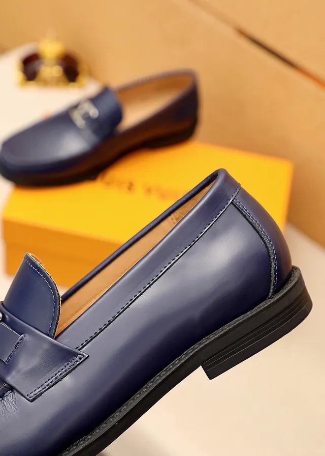 Louis Vuitton Mocasin Marino Cuero Patentado LV Buckle 3