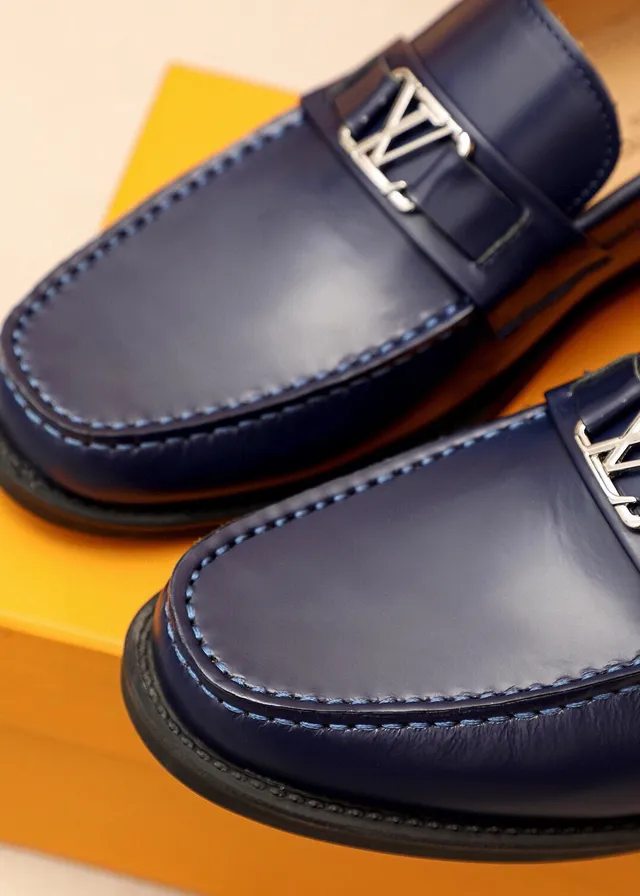 Louis Vuitton Mocasin Marino Cuero Patentado LV Buckle 4