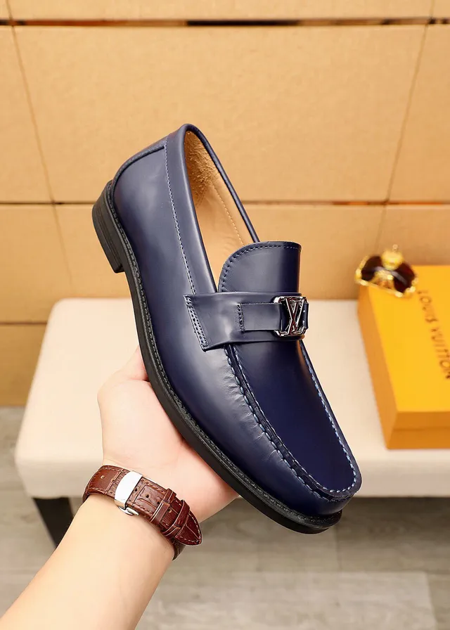 Louis Vuitton Mocasin Marino Cuero Patentado LV Buckle 5