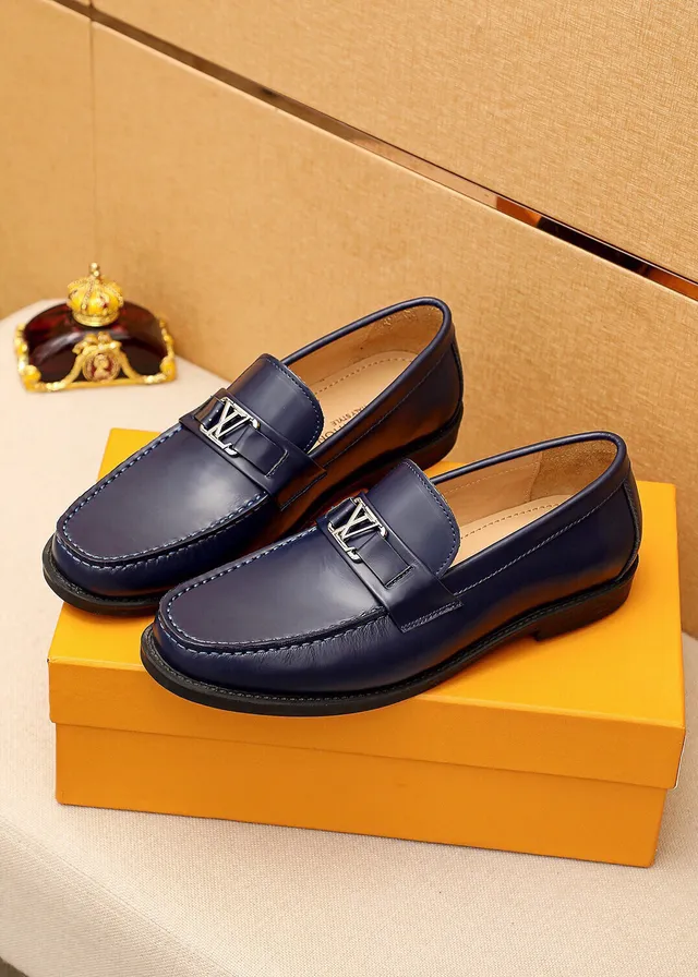 Louis Vuitton Mocasin Marino Cuero Patentado LV Buckle 8