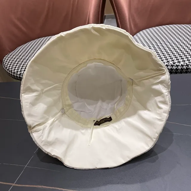 Louis Vuitton Logo Plaque Pleated Ruffled Bucket Hat 10