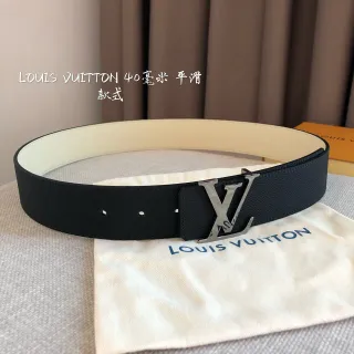 Louis Vuitton LV Initiales 40mm 光滑黑色皮革皮带