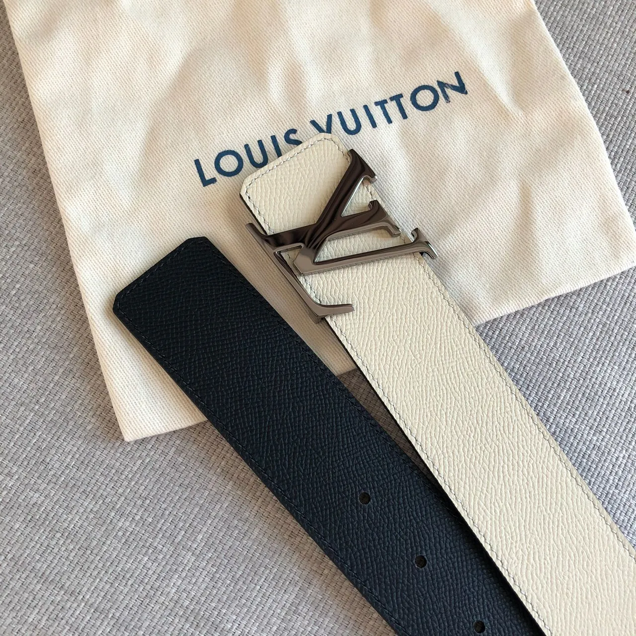 Louis Vuitton LV Initiales 40mm Cinto de couro preto liso 2