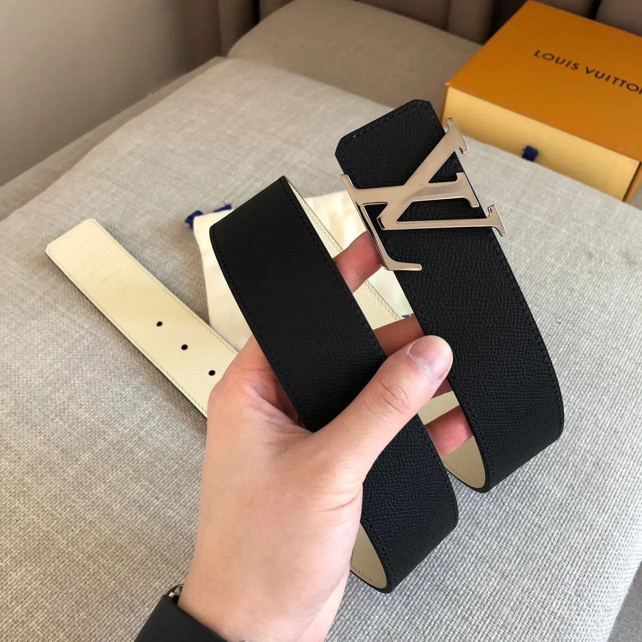 Louis Vuitton LV Initiales 40mm Cinto de couro preto liso 4