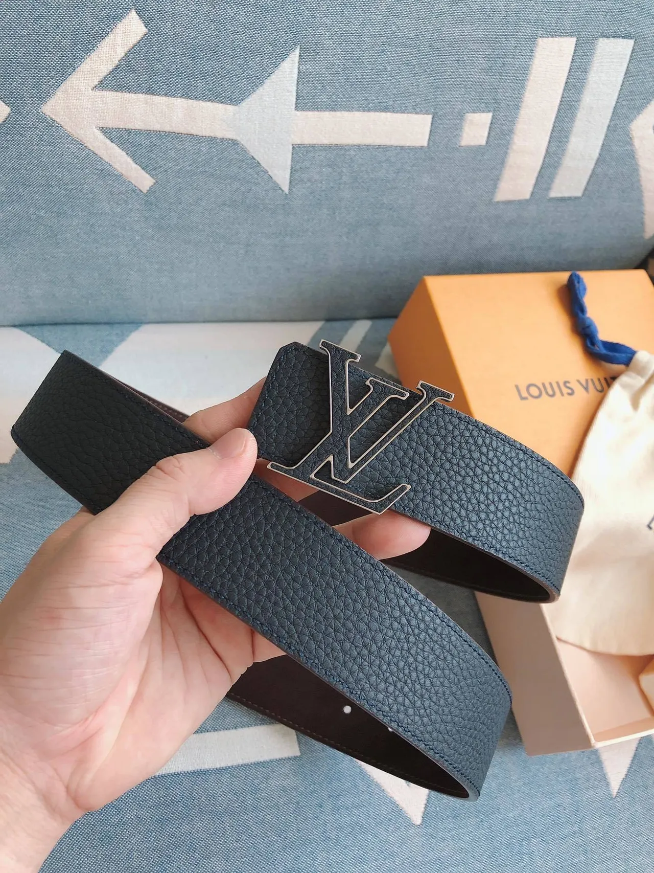Louis Vuitton LV Initiales 蓝色粒面皮革腰带 3