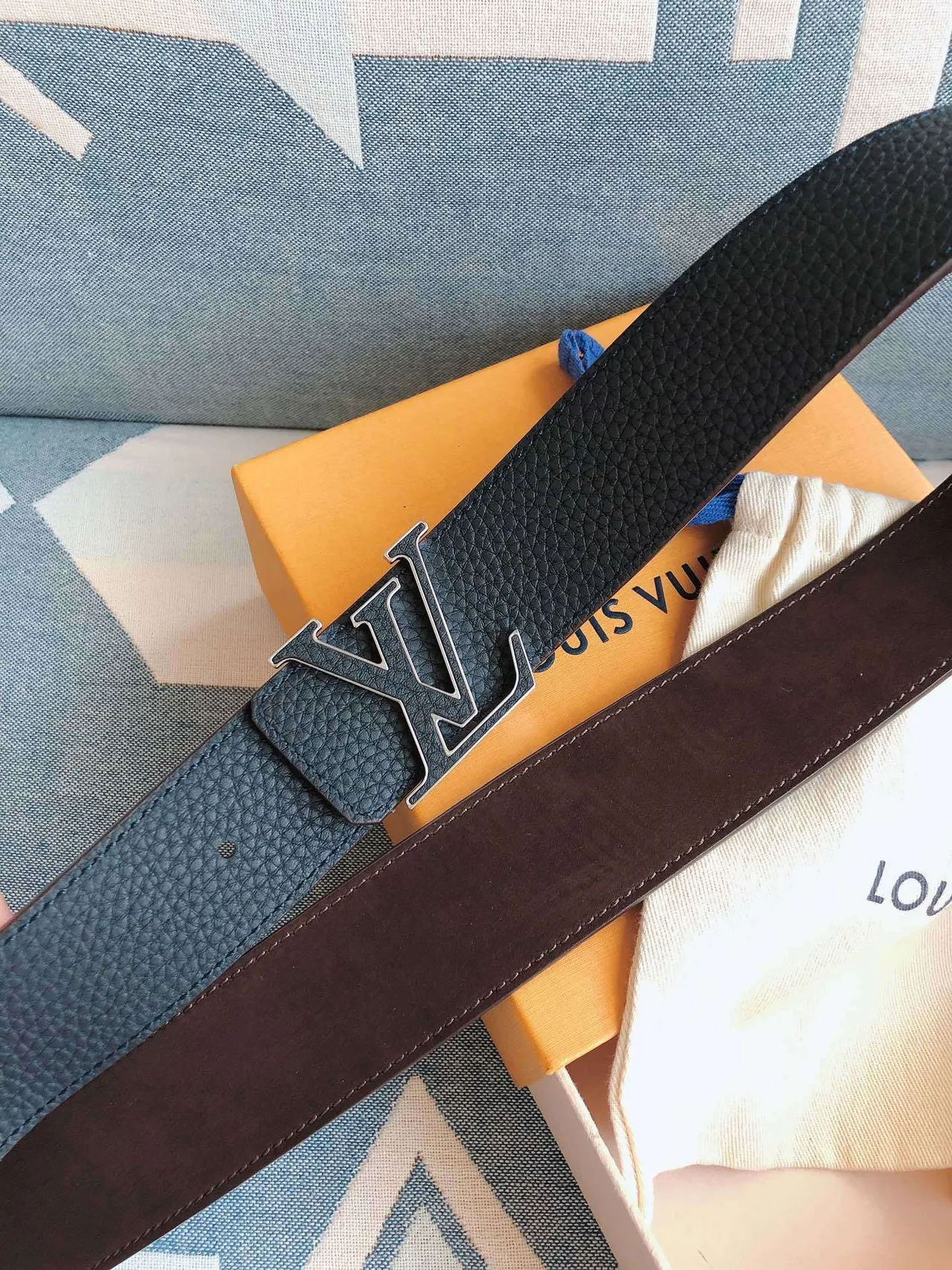Louis Vuitton LV Initiales 蓝色粒面皮革腰带 4