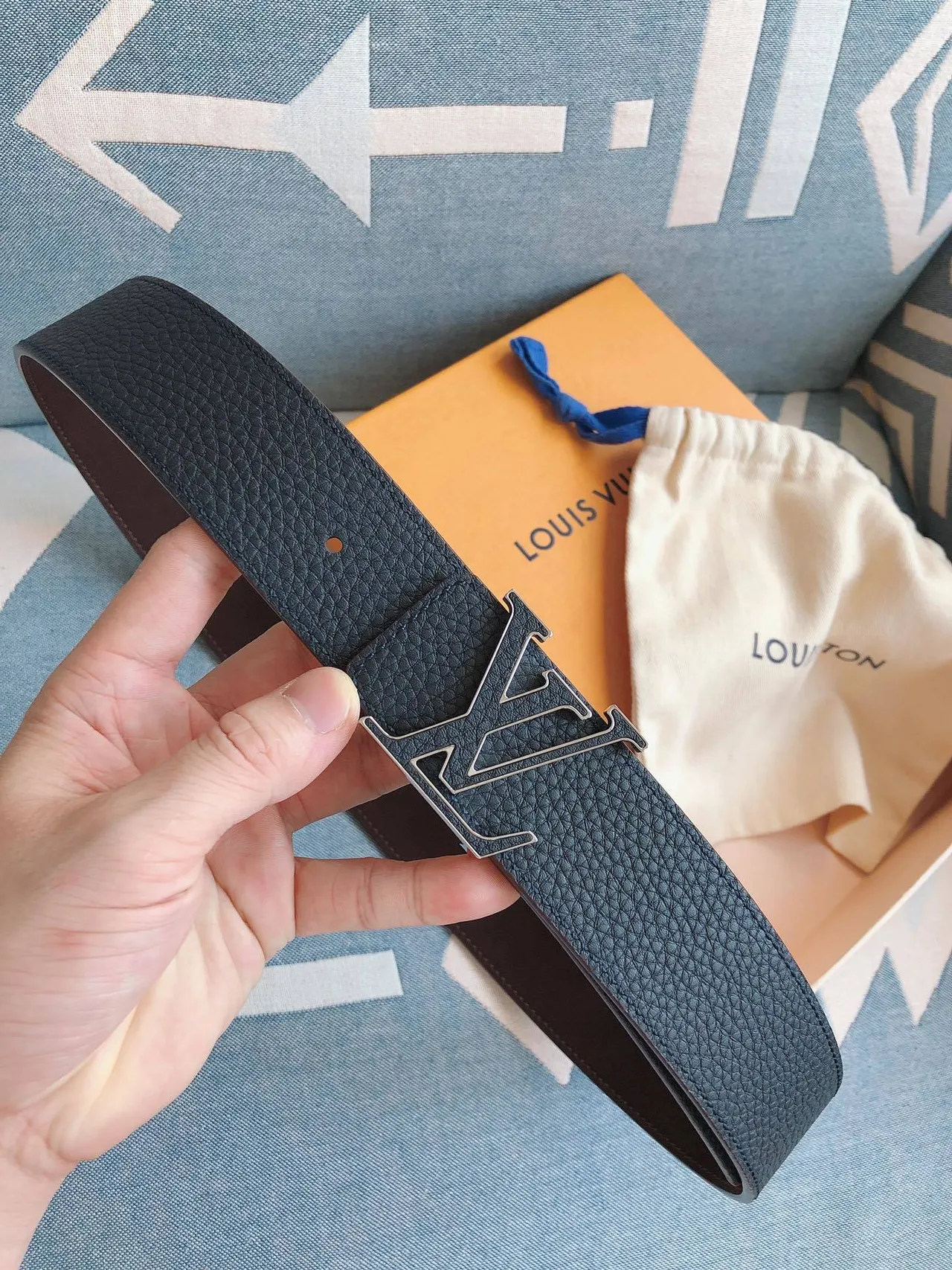 Louis Vuitton LV Initiales 蓝色粒面皮革腰带 5