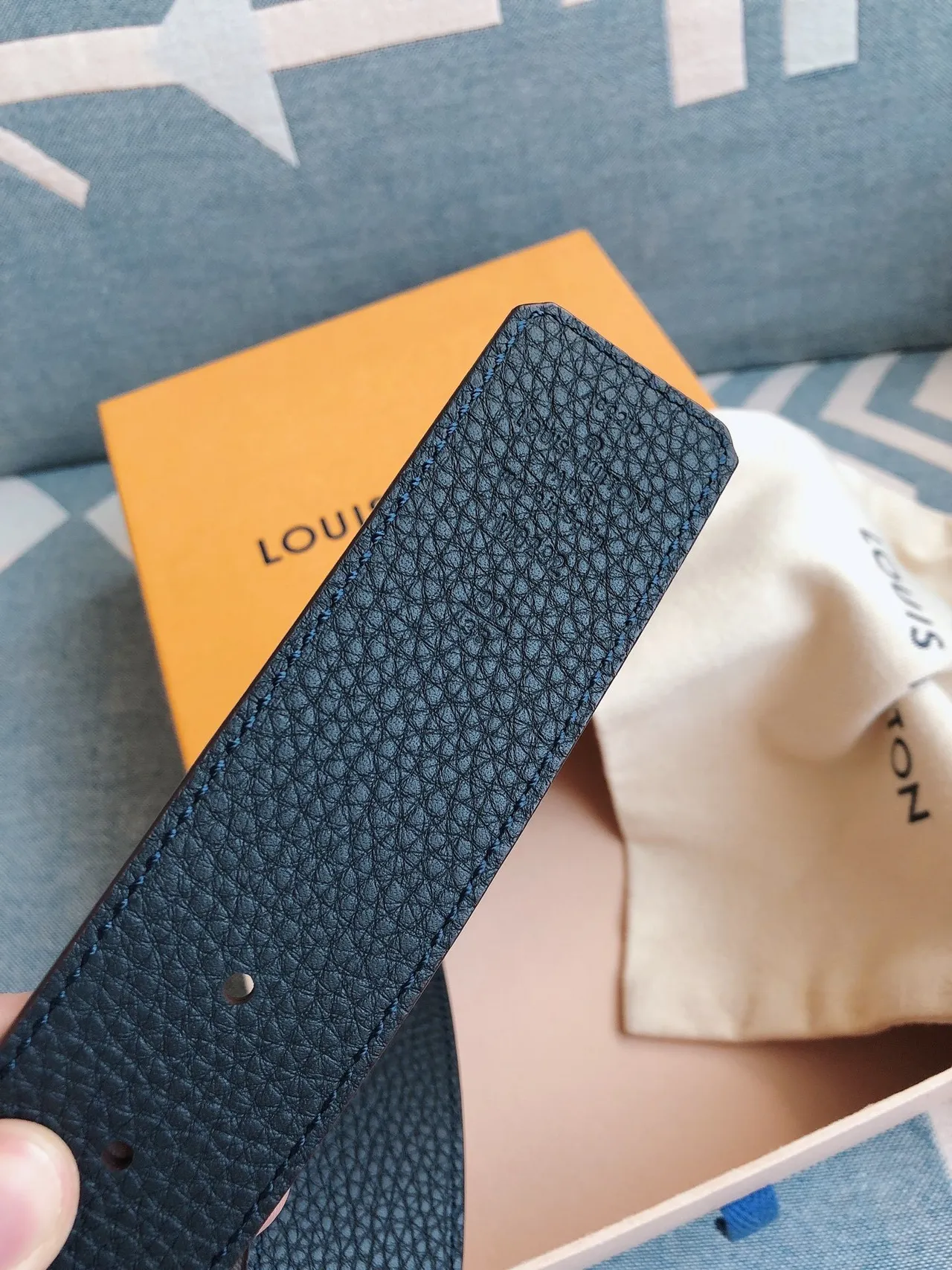 Louis Vuitton LV Initiales 蓝色粒面皮革腰带 6