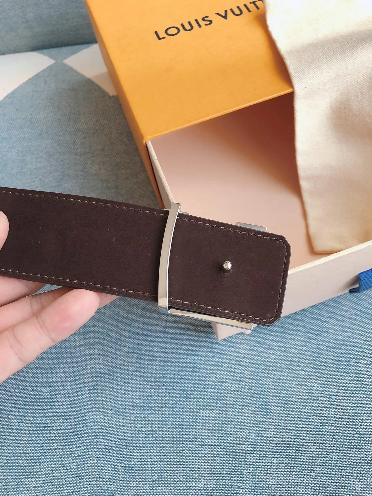 Louis Vuitton LV Initiales 蓝色粒面皮革腰带 7